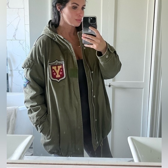 Yves Saint Laurent - Picture 11 of 12